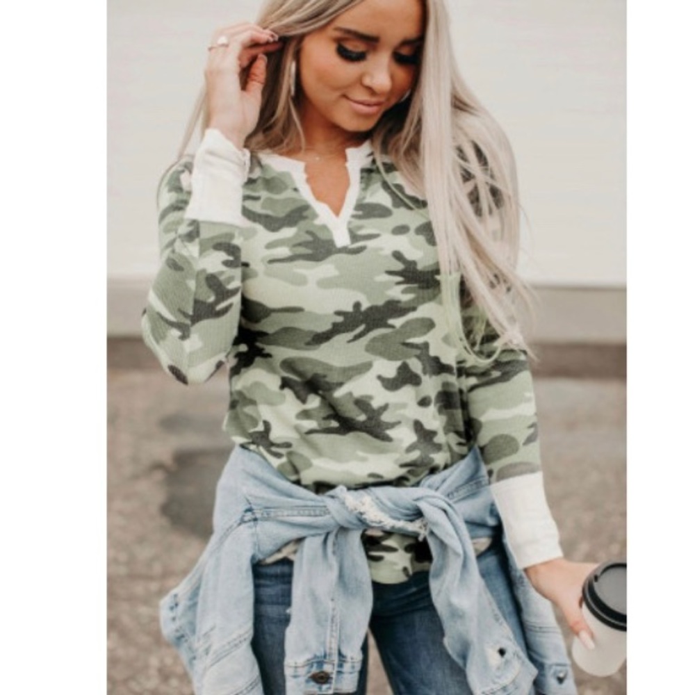 • Camo top •